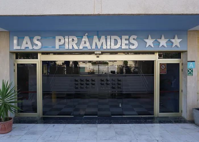 Las PiramidesAparthotel